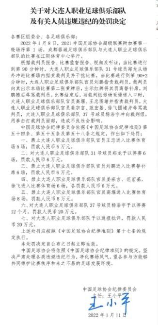 讲述二战后在纽伦堡提审德国纳粹打算的法令关系者，三个被告提审的缘由是给犹太人实施断种手术。担负主审讯长的是美国人赫鲁特，他主张此中两个被告无罪；而德国司法部长亚林克竟对此事连结缄默，但查抄官罗森上校却剧烈的求全谴责被告，是以三小我睁开剧烈的辩说。审判继续进行下往。而美国的高级官员们但愿能在审讯中获提德国所犯法行的杰出证实，是以对审讯施以极年夜的压力，但赫鲁特苦守法令的公理态度，赐与了最公道的判决。在颁布发表判决成果时，只有亚林对赫鲁特审讯长的立场暗示赞美。